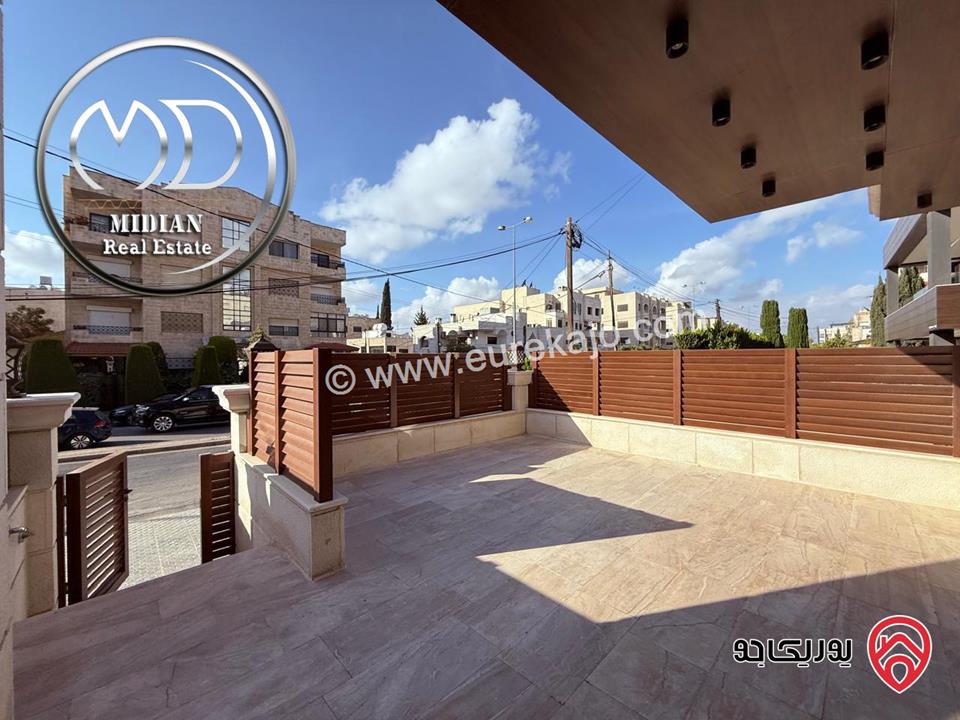 شقة ارضية للبيع في عمان - دير غبار مساحة 200م مع ترس 40م تشطيبات و ديكورات سوبر ديلوكس جديدة لم تسكن