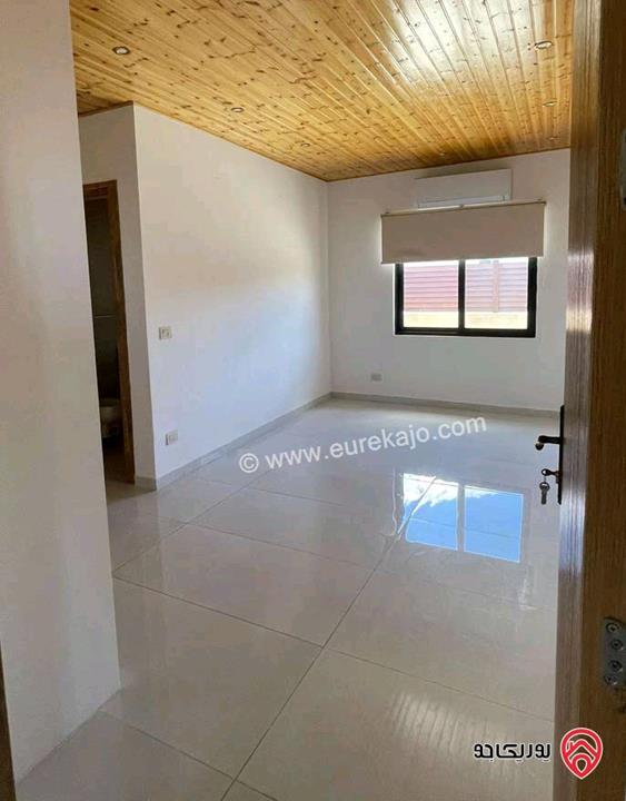 روف فارغ مساحة 160م داخلي و 40م خارجي للإيجار في عمان - ام السماق 