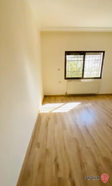 شقة طابق أرضي على مستوى الشارع مساحة 200م للبيع في عمان - خلدا 