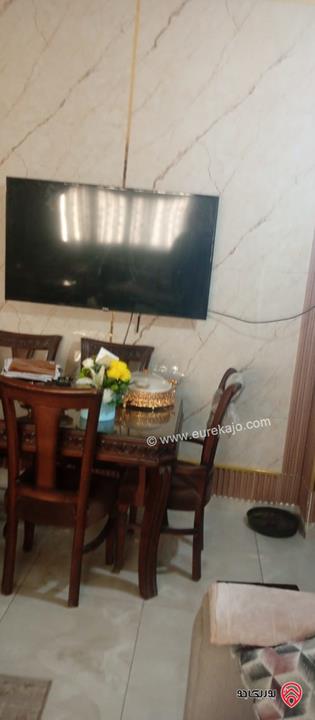 شقة طابق أول مساحة 224م للبيع في الزرقاء حي الامير عبد الله