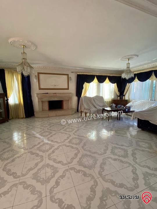 فيلا طابقين مساحة 400م على ارض 824م للبيع في الزرقاء الجديدة