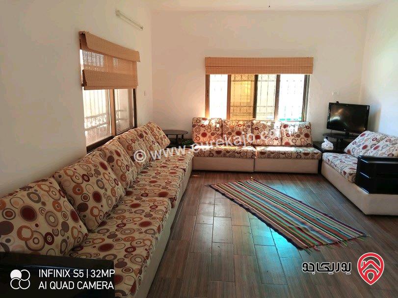 مزرعة مساحة الأرض 5 دونم و 150م عليها بناء 200م للبيع في المفرق