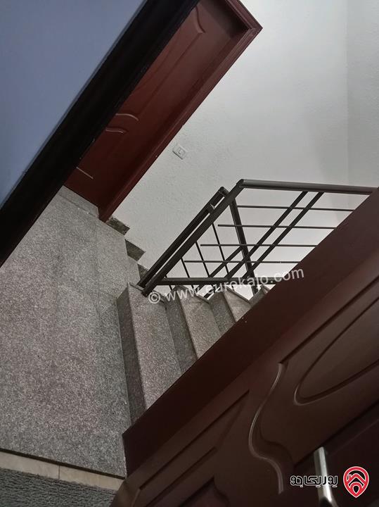 شقة أرضية مساحة 150م داخلي و 90م خارجي للبيع في عمان - ام نوارة 