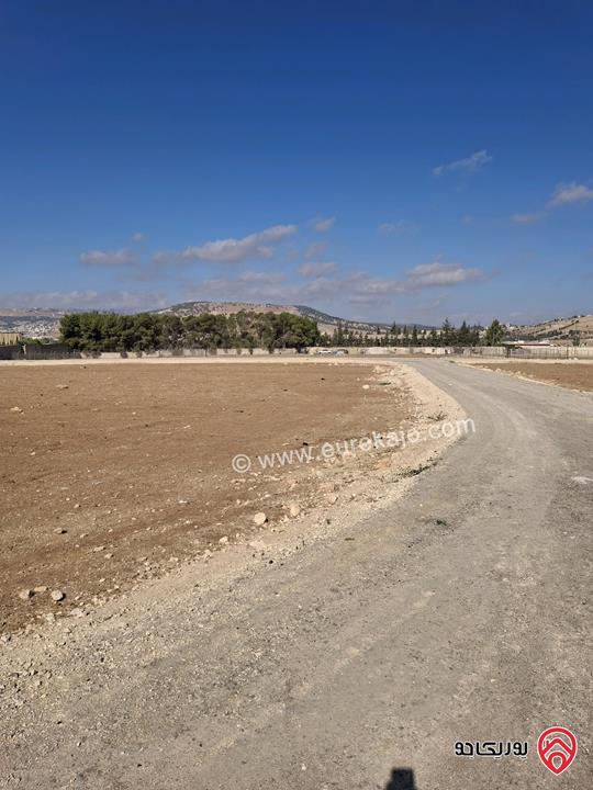 قطعة ارض استثمارية مساحة 750م للبيع في منطقة هادئة من أراضي شمال عمان - موبص