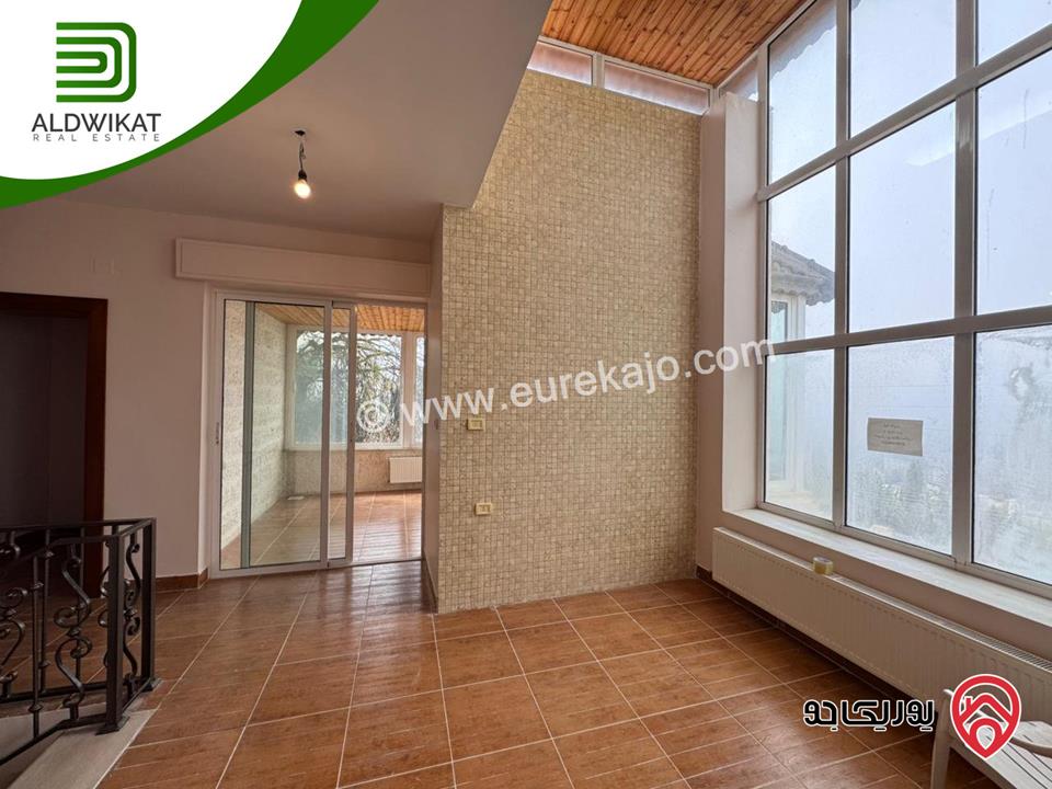 فيلا مستقلة للبيع في عمان - صويلح بالقرب من الحمر مساحة الأرض860م مساحة البناء 390م موقع اطلالة