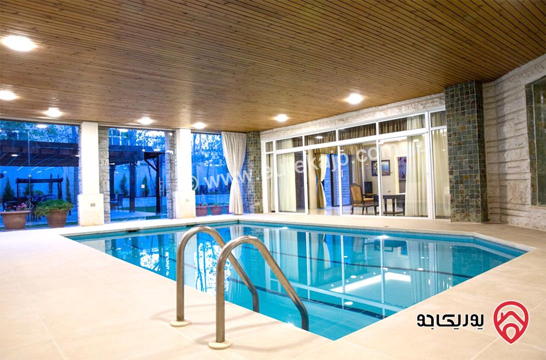 شقة طابقية فخمة مساحة 420م داخلي و 300م خارجي مع مسبح للايجار المفروش في عمان - أم السماق