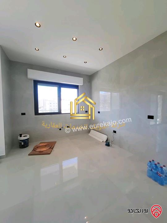 شقة جديدة طابق ثالث مساحة 124متر للإيجار في عمان - البنيات 