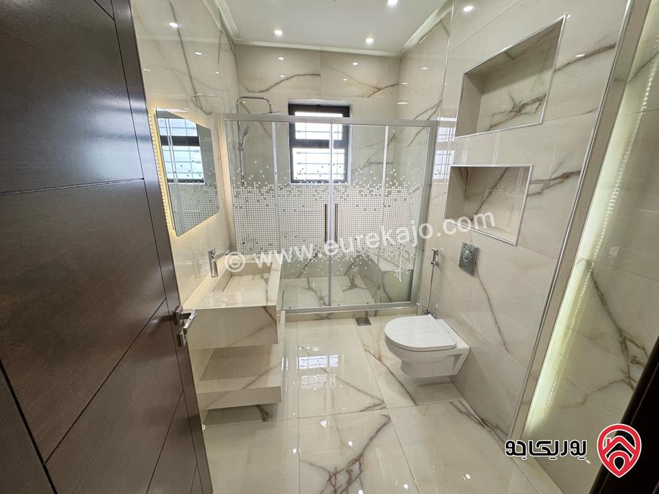 شقة سوبر ديلوكس طابقية طابق اول مساحة 325م للبيع في عمان - الجبيهة حي المنصور