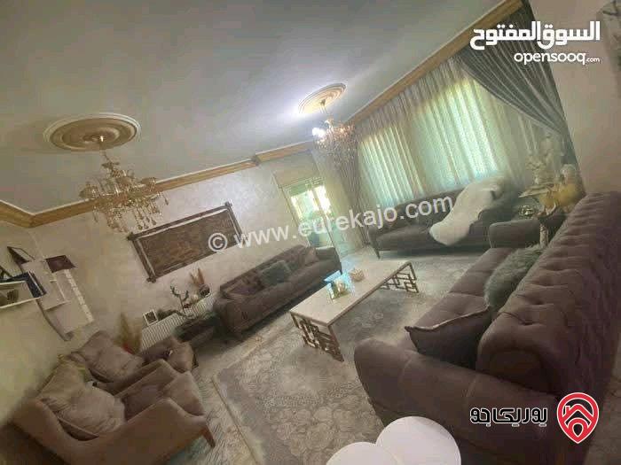 شقة مساحة 245م طابق ثالث للبيع في عمان - خلدا