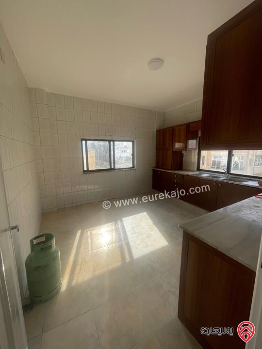 شقة طابق ثاني فني مساحة 143م للبيع المستعجل في اربد 