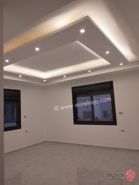 متبقي 3 شقق طابق أول وثاني وثالث مساحة 178م طابقيات للبيع في الزرقاء الجديدة