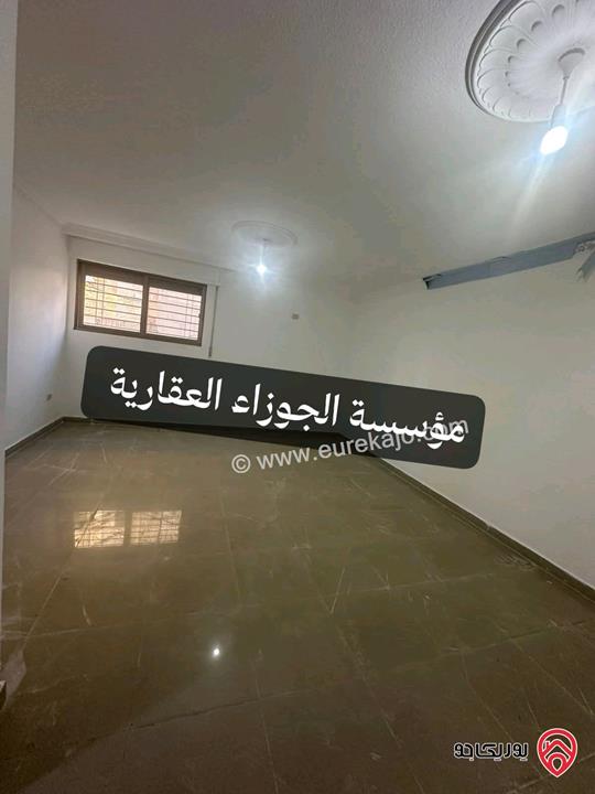 شقة فارغة شبه أرضية مساحة 120م للايجار في عمان - شارع الإذاعة 