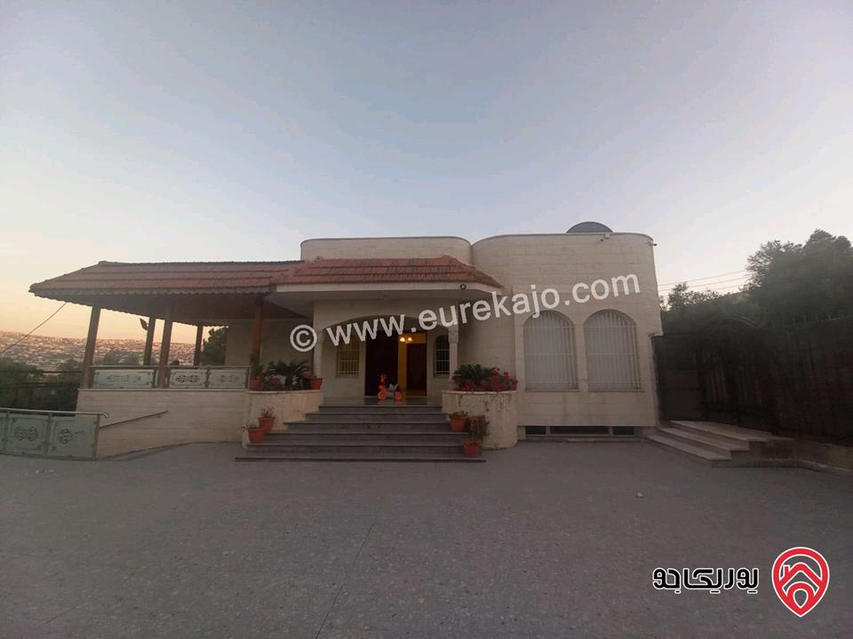 فيلا مساحة 500م على أرض 1900م للبيع في عمان - منطقة ام الدنانير 