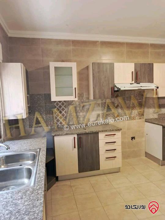 شقة فارغة طابق أرضي مساحة 220م داخلي و 50م خارجي للايجار في عمان - البنيات 