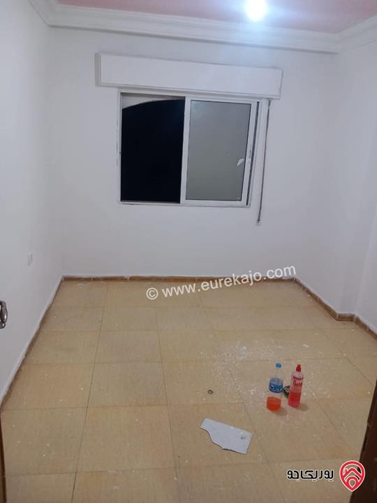 شقة استثمارية مساحة 75م طابق أول للبيع في اربد مقابل مدارس العلوم 