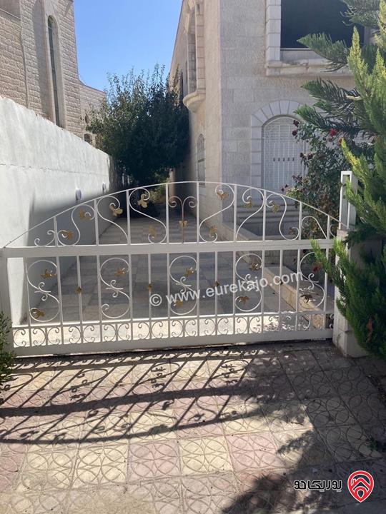 فيلا فاخرة مساحة الارض 941م و مساحة البناء 979م للبيع في عمان - مرج الحمام