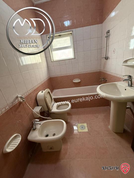 شقة فارغة للايجار في عمان - الرابية مساحة 200م طابق اول تشطيبات سوبر ديلوكس اطلالة جميلة بسعر مميز