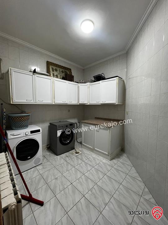 شقة مفروشة مع مسبح شبه ارضية مساحة 200م داخلي و 100م خارجي للايجار في عمان - عبدون