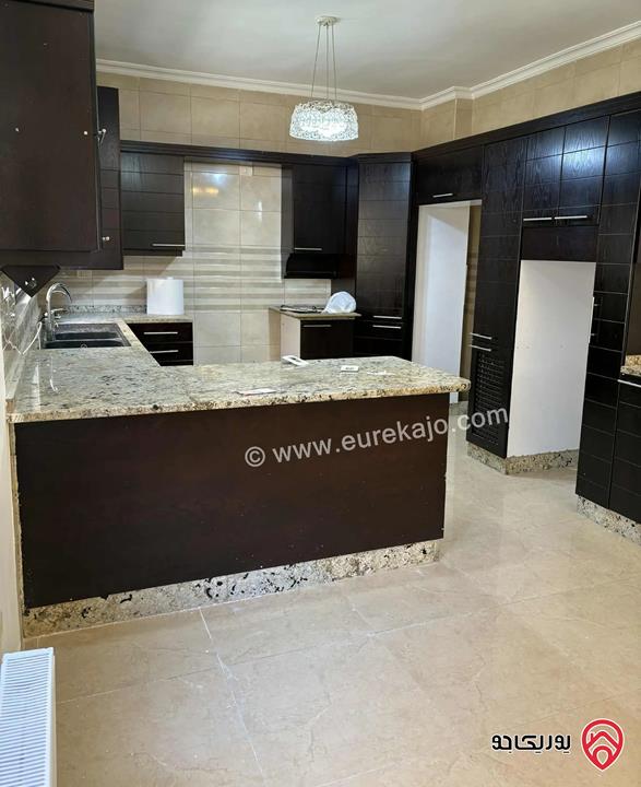 شقة أرضية مساحة 150م داخلي و 150م خارجي للبيع في عمان - حي الصحابة