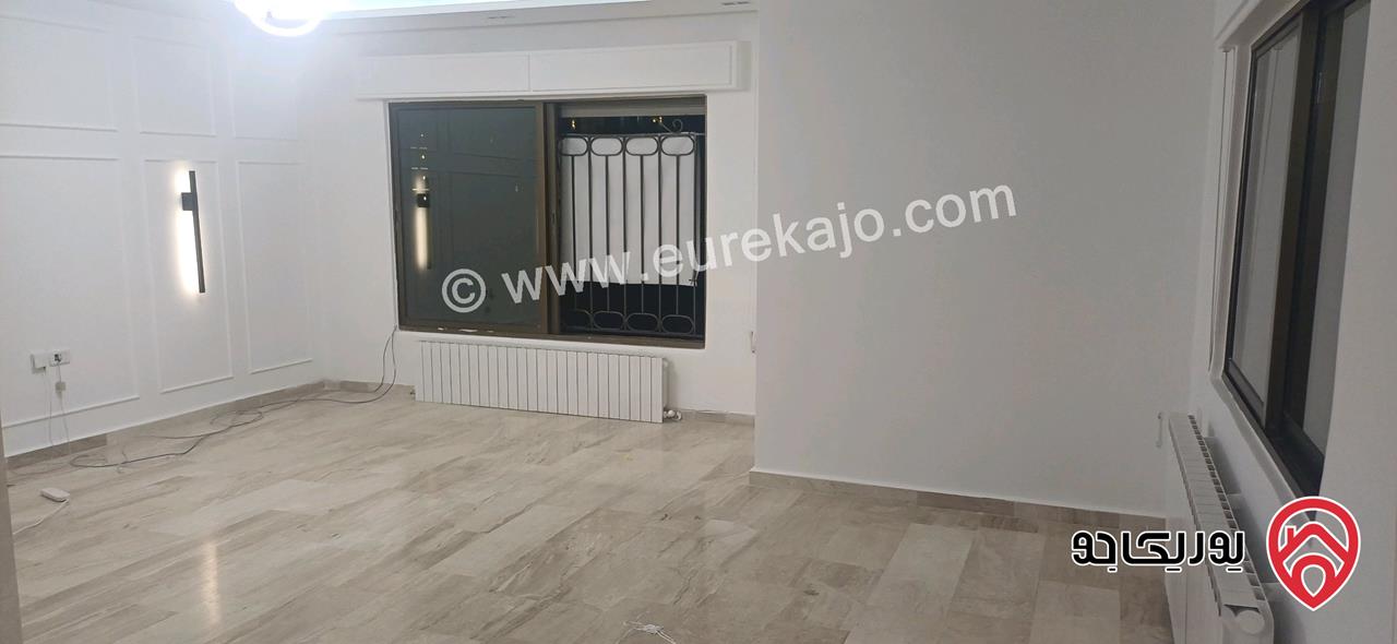 شقة طابق ثالث مع روف مساحة 250م للبيع في عمان - البنيات خلف مديرية الامن العام 