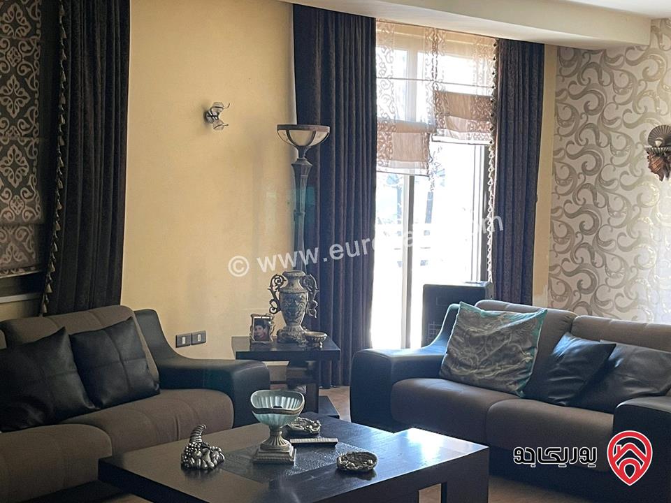 فيلا فخمة ومميزة بتشطيبات عصرية مساحة 1050م على أرض 1100م للبيع في عمان - الظهير