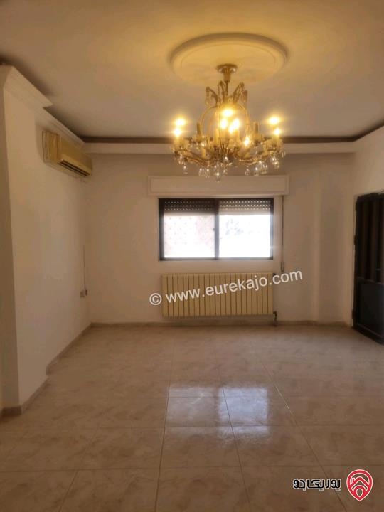 شقة طابق اول مساحة 170م للبيع في اربد قرب غرفة التجارة