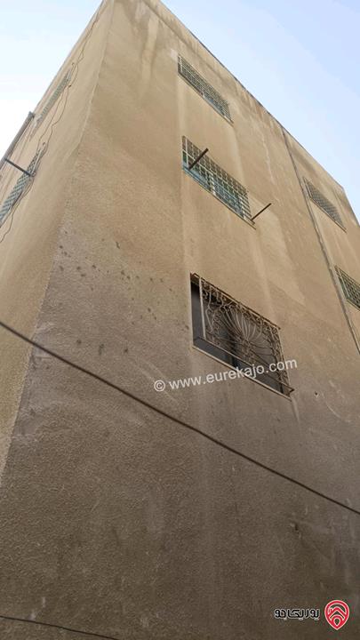 عماره للبيع في عمان - أم نوارة على مساحة أرض 400م 3 طوابق وروف بسعر مناسب 