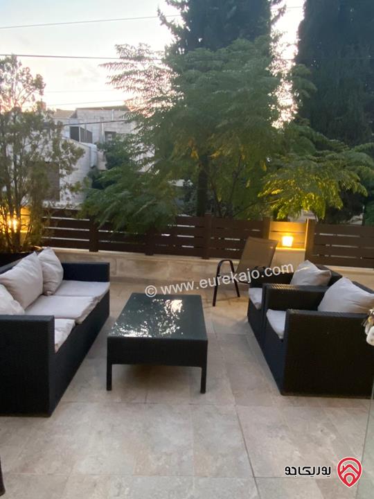 شقة ارضية فاخرة مفروشة مساحة 142م داخلي و 40م خارجي للايجار في عمان - الدوار الرابع جبل عمان