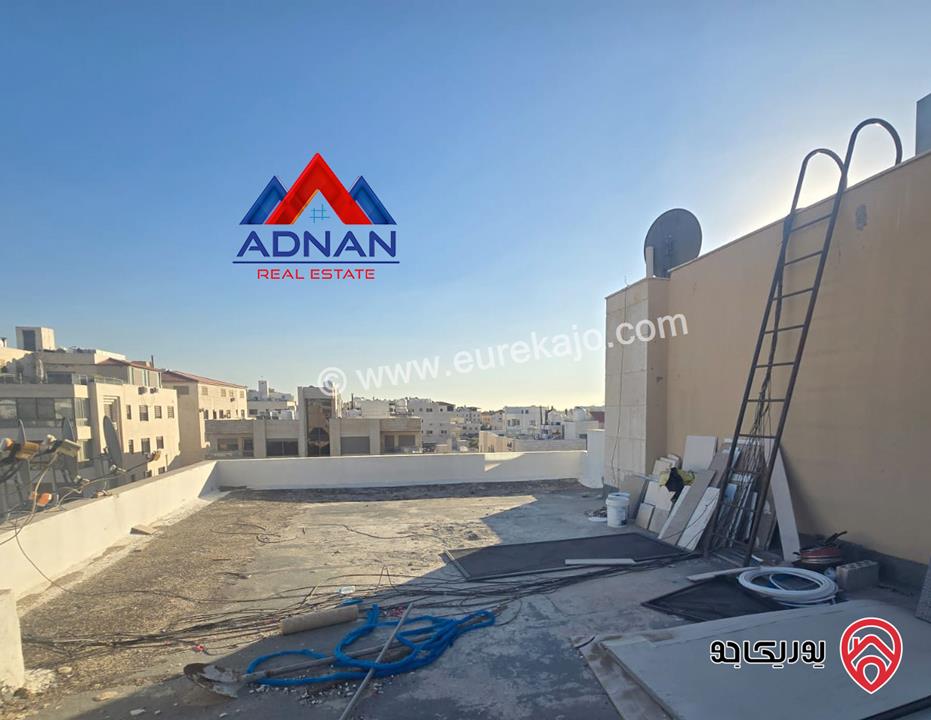 شقة مفروشة بالكامل طابق اخير مع رووف مساحة 250م للبيع في عمان - خلدا