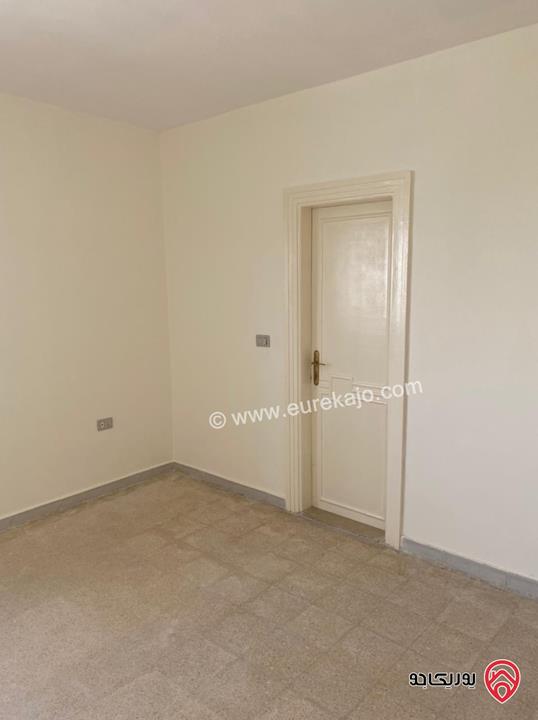 فيلا متلاصقة دوبلكس مساحة البناء 200م على أرض 150م للبيع في عمان - مرج الحمام 