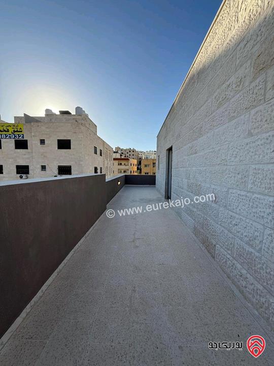 شقة سوبر ديلوكس طابق ثالث دوبلكس مساحة 250م للبيع في عمان - الجبيهة 