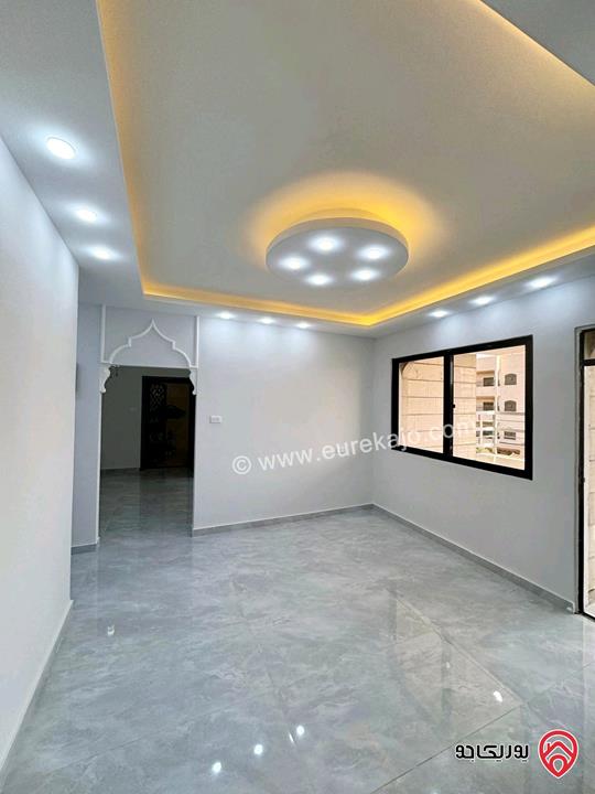 شقة طابق ثاني مساحة 150م للبيع في الزرقاء الجديدة