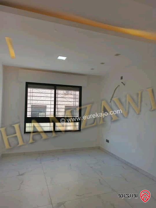 شقة دوبلكس أرضية مساحة 300م داخلي و 250م خارجي للايجار في عمان - حي الصحابة 