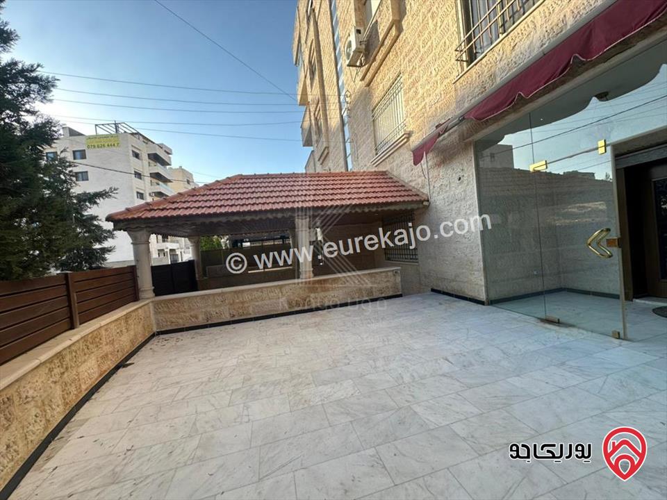 شقة دوبلكس ارضي منسوب مساحة 300م داخلي و 250م خارجي فاخرة للبيع في عمان - خلدا