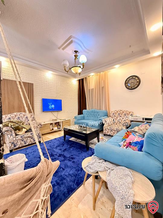 شقة طابق ثالث مساحة 130م مع روف منفصل 60م وترس 80م للبيع في عمان - طبربور