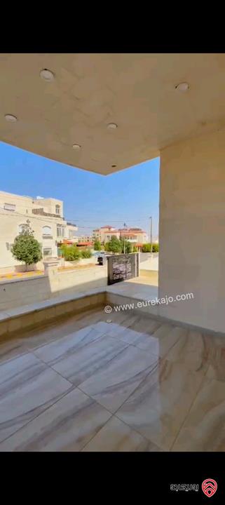 فيلا مساحة 1300م على أرض 1200م للبيع في عمان - الجبيهة 