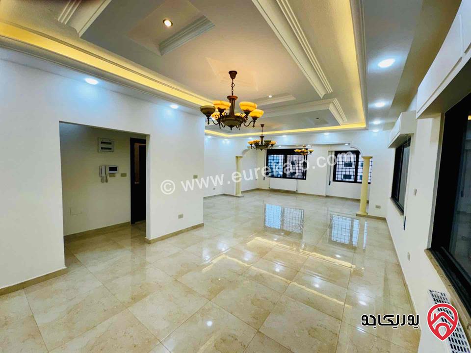 شقة طابقية فخمة طابق ثالث مساحة 344م (مجددة بالكامل) للبيع في عمان - تلاع العلي