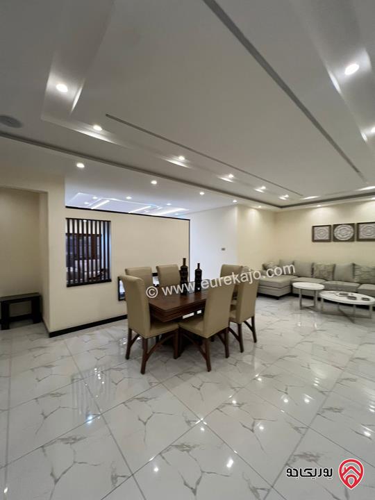 شقة مفروشة أرضية مفروشة مساحة 140م داخلي و 130م خارجي للايجار في عمان - عبدون