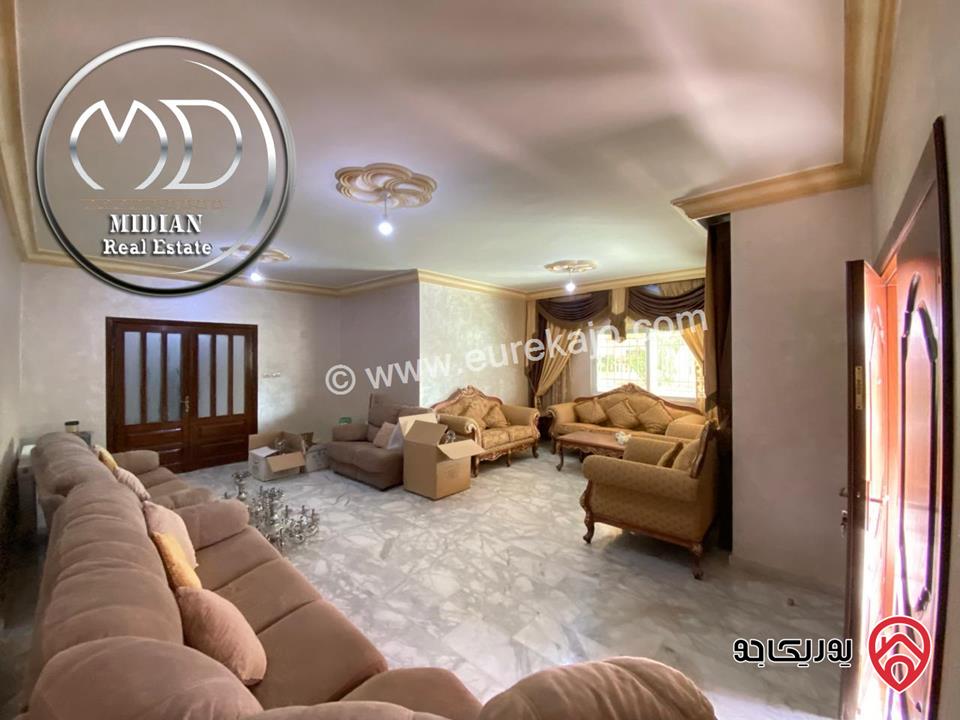 شقة ارضية للبيع في عمان - خلدا مساحة 195م مع ترس و حديقة 250م تشطيبات ديكورات سوبر ديلوكس بسعر مميز