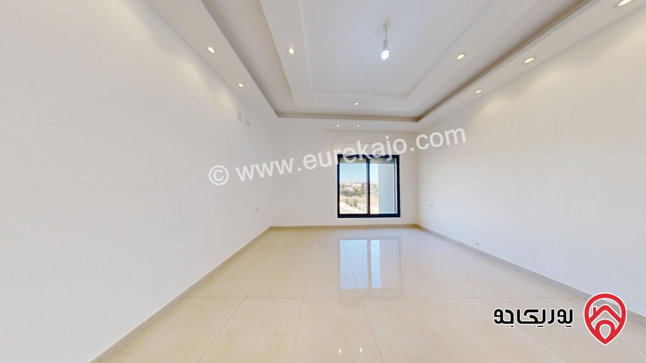 شقة طابق ارضي مساحة 184 م مع كراج و مدخل مستقل للبيع في عمان - الجبيهة حي المنصور 