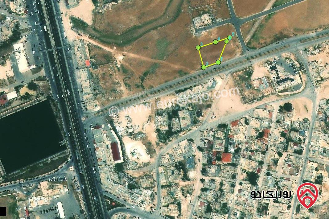 ارض مساحتها 1294 م تقع على شارعين للبيع من أراضي جنوب عمان في الحجرة