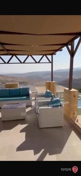 مزرعة نموذجية للبيع في السلط / جلعد مساحة الارض 5000م والبناء 250م مساحة الحديقة 4000 م والترس 500 م موقع اطلالة مميز 