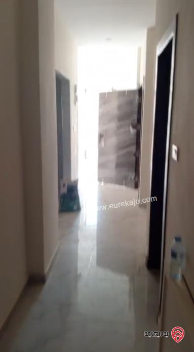 شقة طابقية مساحة 130م للبيع في الزرقاء - جبل طارق 