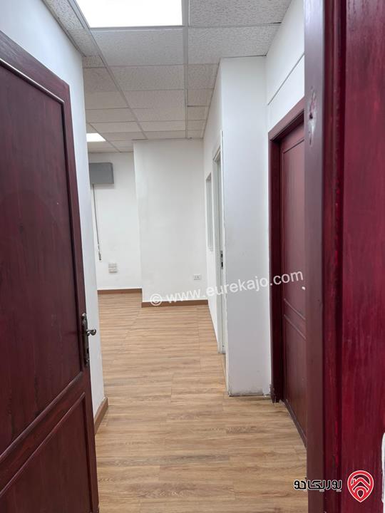 فيلا تجارية مميزة مساحة 850م على أرض 1300م للبيع أو للإيجار في عمان - أم أذينة