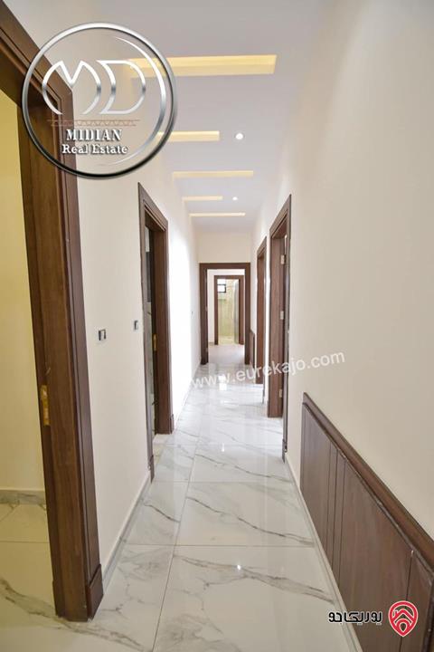 شقة شبه ارضي جديدة للبيع في عمان - تلاع العلي مساحة 185م مع ترس 50م تشطيبات سوبر ديلوكس بسعر مميز جداً