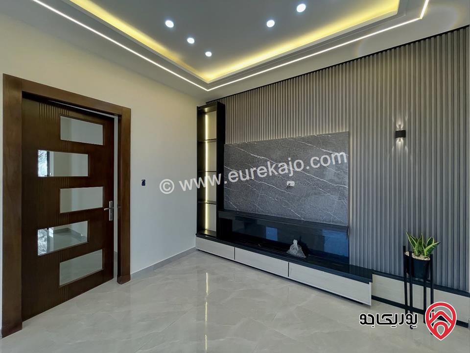 شقة جديدة فاخرة ارضية مساحة 194م + ترس 32م للبيع في عمان - طريق المطار 