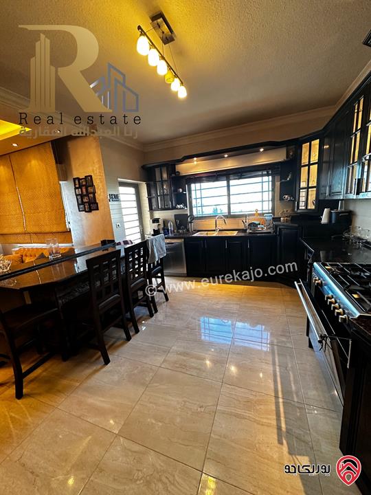 شقة طابق ثالث مساحة 232م للبيع في عمان - ضاحية النخيل 