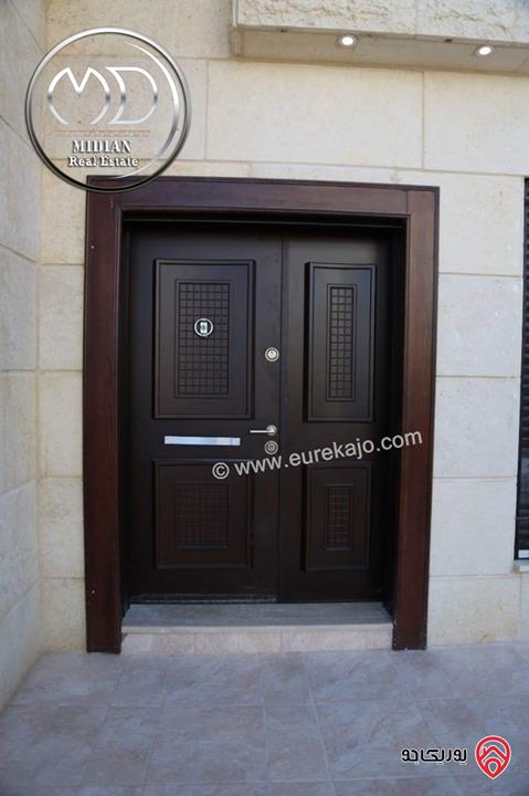 شقة شبه ارضي فارغة للايجار في عمان - ضاحية النخيل مساحة 200م مع ترس و حديقة 250م تشطيبات ديكورات عصرية فاخرة