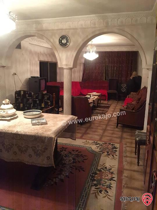 شقة طابق ثالث مع روف وسطح كامل مساحة 397م للبيع في عمان - ضاحية الرشيد