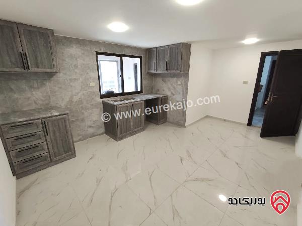 شقة طابق ثالث مع روف مساحة 341م للبيع عمان - ام اذينة مجددة بالكامل